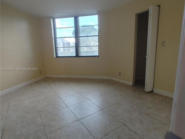 212 Lake Pointe Dr 112, Oakland Park FL 33309