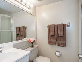 212 Lake Pointe Dr 112, Oakland Park FL 33309