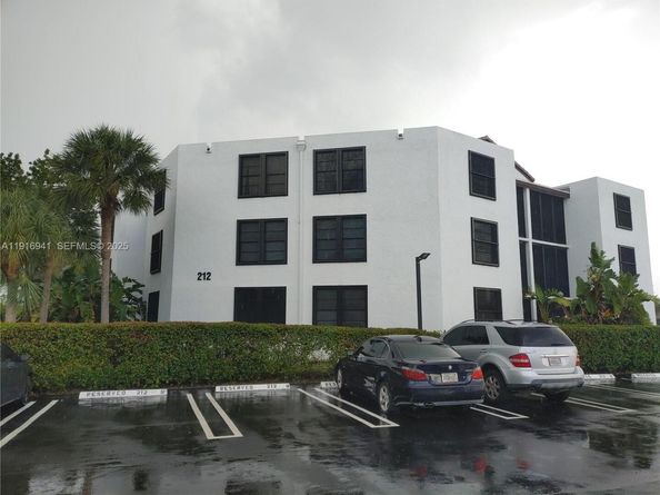 212 Lake Pointe Dr 112, Oakland Park FL 33309