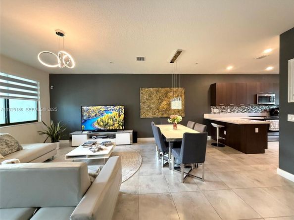 4654 NW 84th Ave, Doral FL 33166