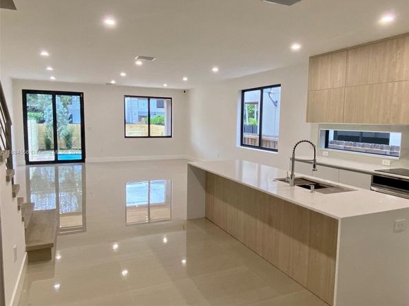313 SW 10th St A, Fort Lauderdale FL 33315