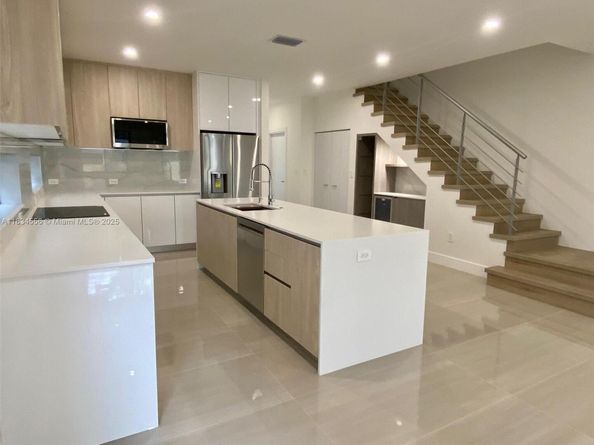 313 SW 10th St A, Fort Lauderdale FL 33315