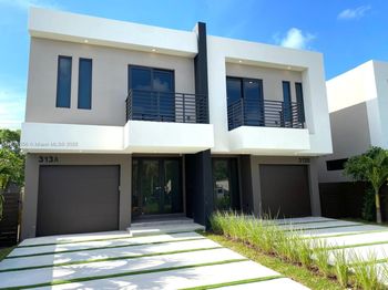 313 SW 10th St