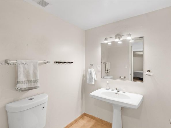 3600 Mystic Pointe Dr 1616, Aventura FL 33180