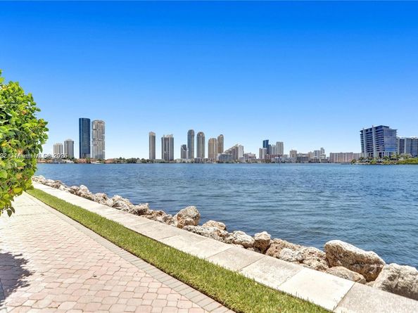 3600 Mystic Pointe Dr 1616, Aventura FL 33180