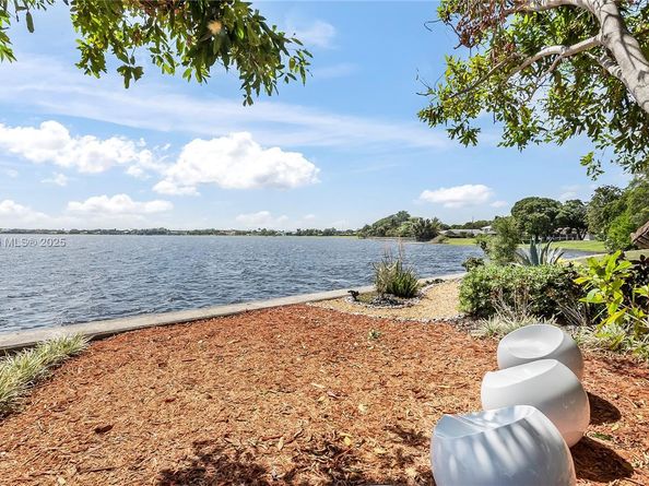 1524 39th St, West Palm Beach FL 33407
