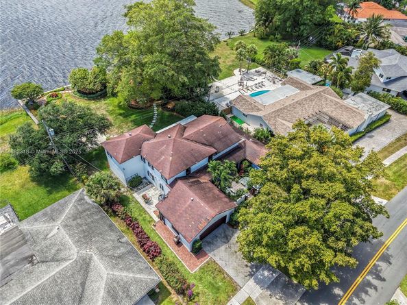 1524 39th St, West Palm Beach FL 33407