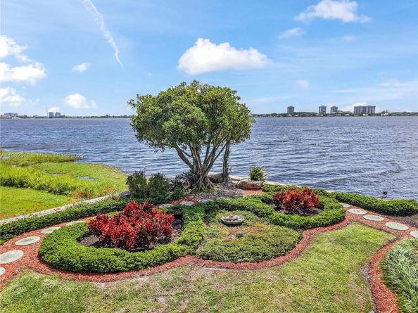 1524 39th St, West Palm Beach FL 33407