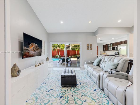 16780 Redwood Way, Weston FL 33326