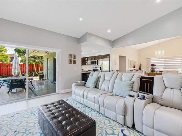 16780 Redwood Way, Weston FL 33326