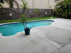 5920 York Ln, Davie FL 33331