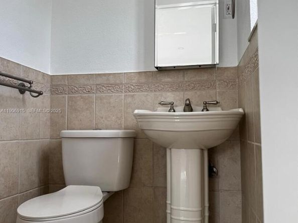 200 N 69th Ave, Hollywood FL 33024