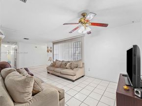 811 NW 112th St, Miami FL 33168