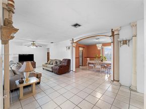 811 NW 112th St, Miami FL 33168