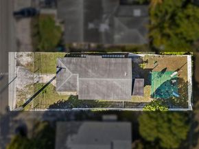 811 NW 112th St, Miami FL 33168