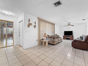 811 NW 112th St, Miami FL 33168