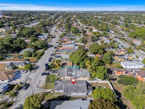 811 NW 112th St, Miami FL 33168
