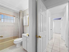 811 NW 112th St, Miami FL 33168