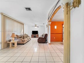 811 NW 112th St, Miami FL 33168
