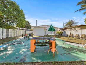 811 NW 112th St, Miami FL 33168