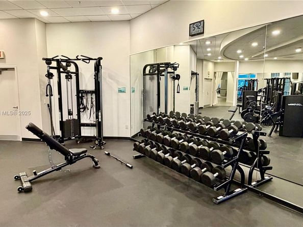 300 S Biscayne Blvd T2407, Miami FL 33131