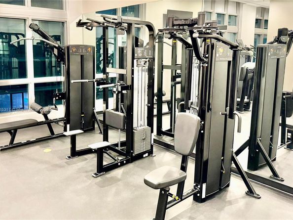 300 S Biscayne Blvd T2407, Miami FL 33131