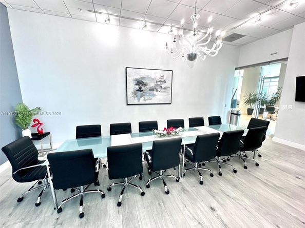 300 S Biscayne Blvd T2407, Miami FL 33131