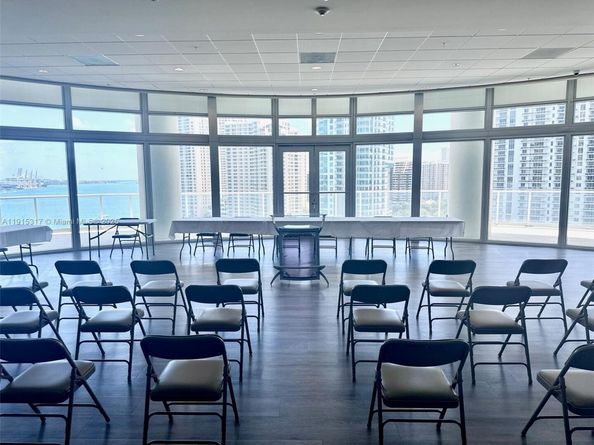 300 S Biscayne Blvd T2407, Miami FL 33131