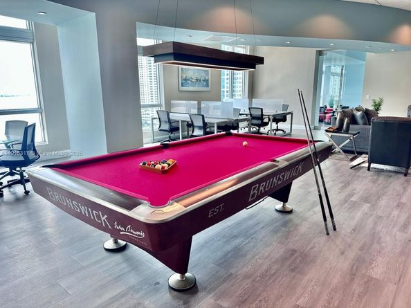 300 S Biscayne Blvd T2407, Miami FL 33131