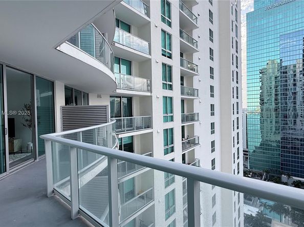 300 S Biscayne Blvd T2407, Miami FL 33131