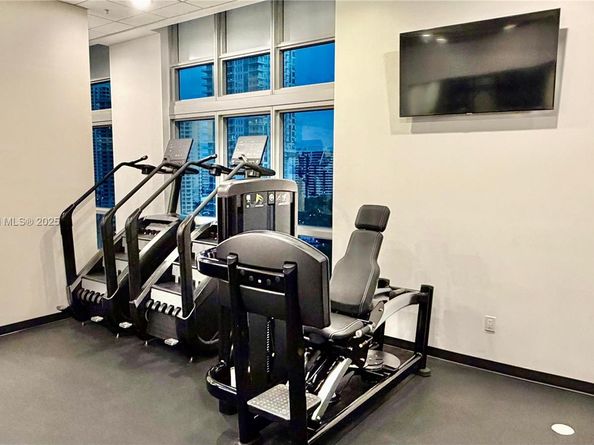 300 S Biscayne Blvd T2407, Miami FL 33131