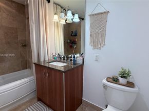 300 S Biscayne Blvd T2407, Miami FL 33131