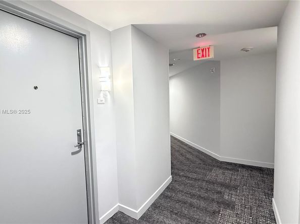 300 S Biscayne Blvd T2407, Miami FL 33131