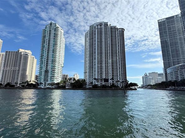 300 S Biscayne Blvd T2407, Miami FL 33131