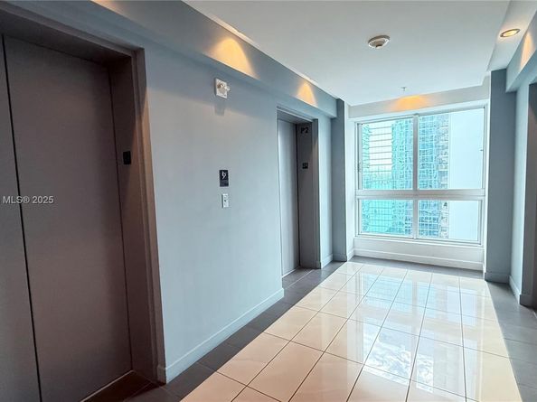 300 S Biscayne Blvd T2407, Miami FL 33131