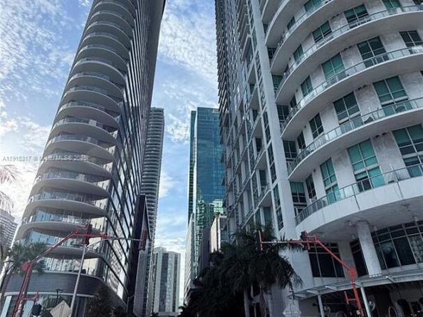 300 S Biscayne Blvd T2407, Miami FL 33131