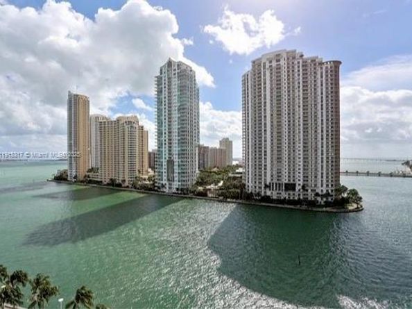 300 S Biscayne Blvd T2407, Miami FL 33131