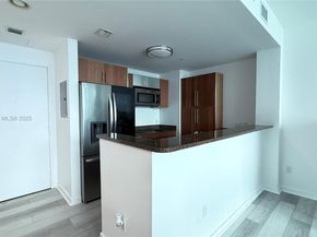 300 S Biscayne Blvd T2407, Miami FL 33131