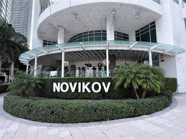 300 S Biscayne Blvd T2407, Miami FL 33131