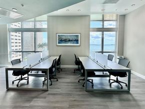 300 S Biscayne Blvd T2407, Miami FL 33131