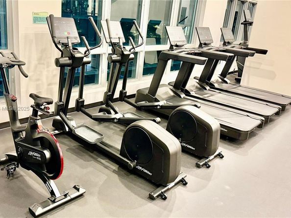 300 S Biscayne Blvd T2407, Miami FL 33131