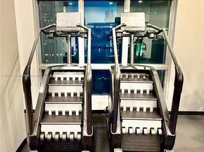 300 S Biscayne Blvd T2407, Miami FL 33131