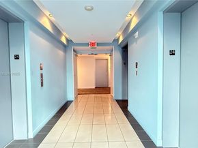 300 S Biscayne Blvd T2407, Miami FL 33131