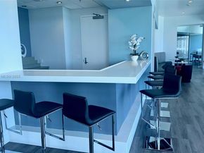 300 S Biscayne Blvd T2407, Miami FL 33131