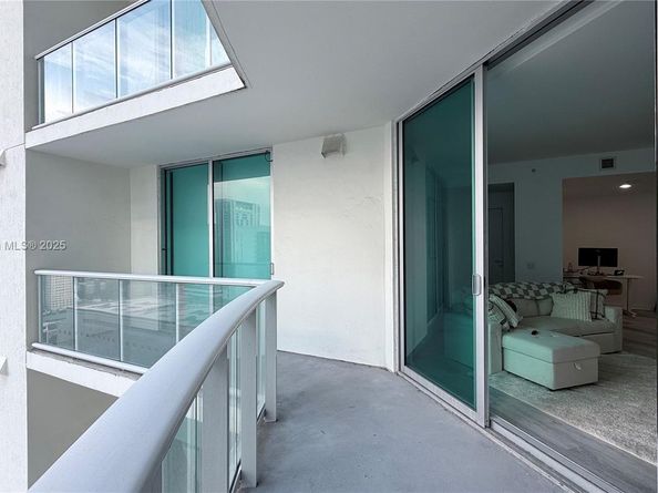 300 S Biscayne Blvd T2407, Miami FL 33131