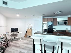 300 S Biscayne Blvd T2407, Miami FL 33131