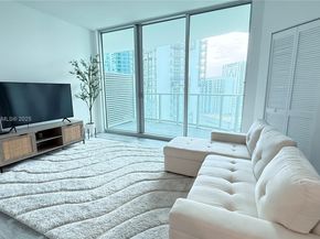 300 S Biscayne Blvd T2407, Miami FL 33131