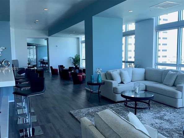 300 S Biscayne Blvd T2407, Miami FL 33131