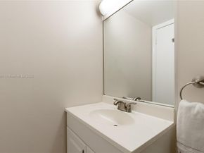 40 Harwood B 40, Deerfield Beach FL 33442