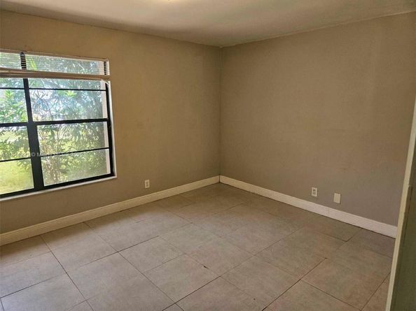 4582 Brook Dr, West Palm Beach FL 33417